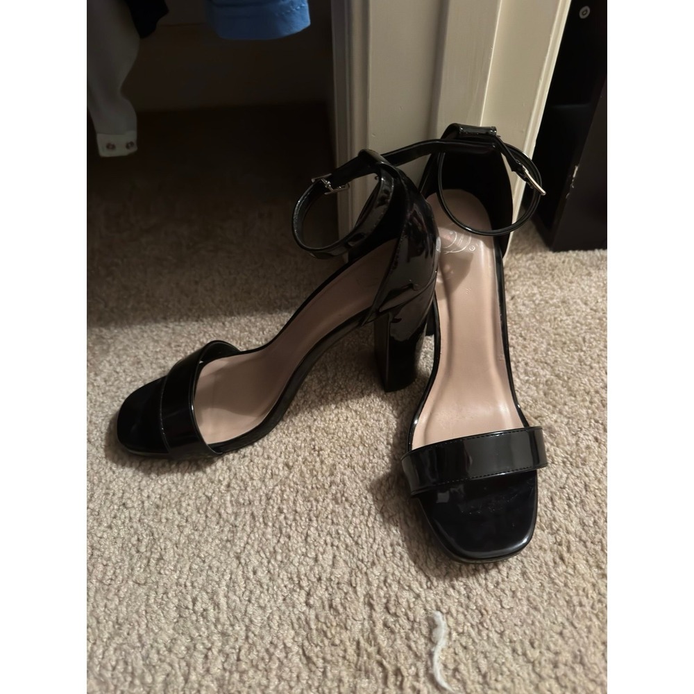 Elegant Black Heels with ankle strap Womens Size 8